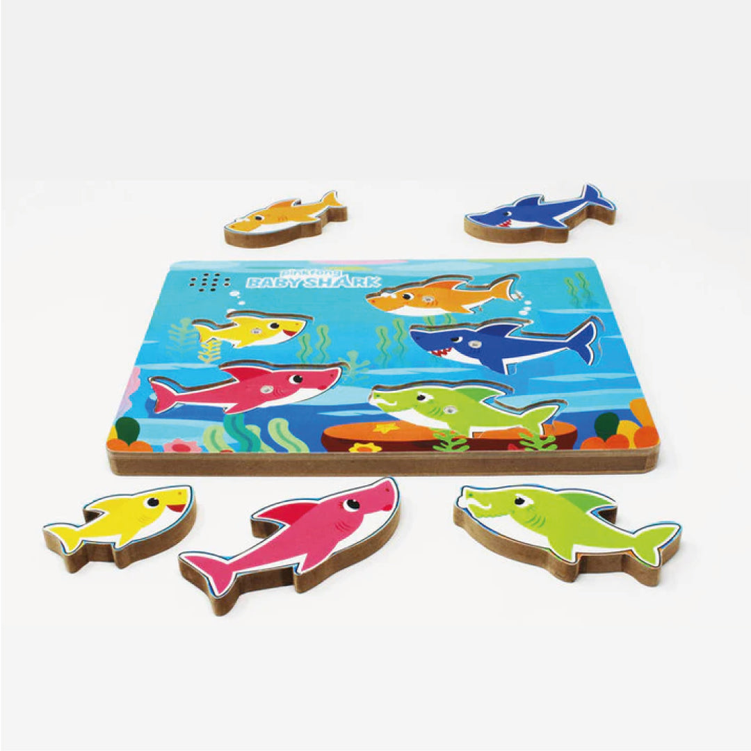 Baby Shark – Tjockt träpussel med ljud (Engelska)